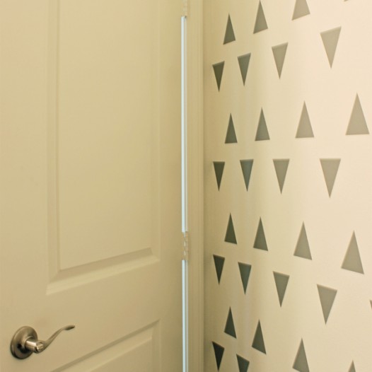 Use vinyl wall decals instead of wallpaper! (Plus check out these other brilliant DIY wall decor ideas!)