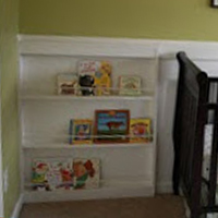 Front-facing nursery bookshelves