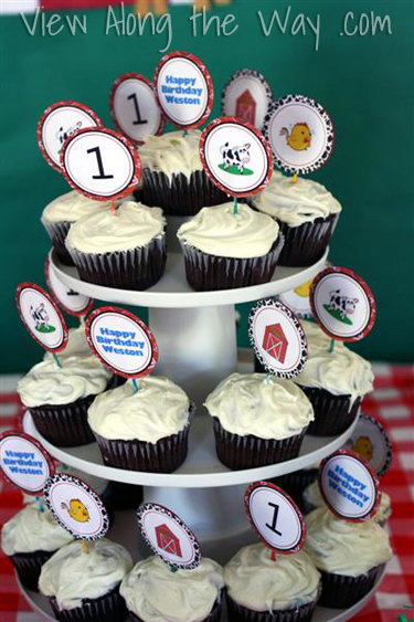 Barnyard/Farm Theme First Birthday Party Food Table Ideas: Cupcakes with Toppers