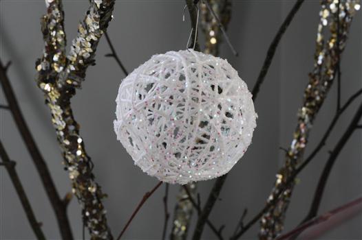 Make glittery snowballs from yarn and glue! Easy and fun!