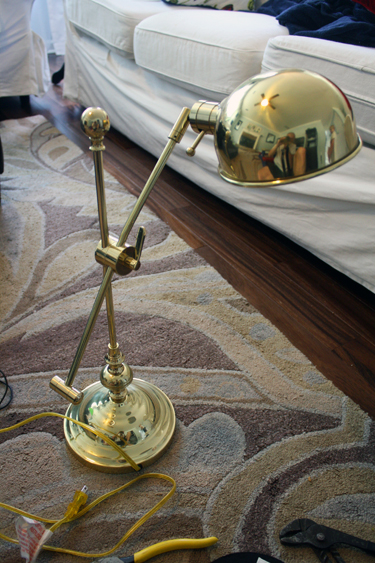 Straight brass task lamp