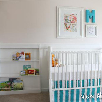 Front-facing bookshelves perfect for a kid's room - plus MANY other brilliant DIY bookshelf ideas!