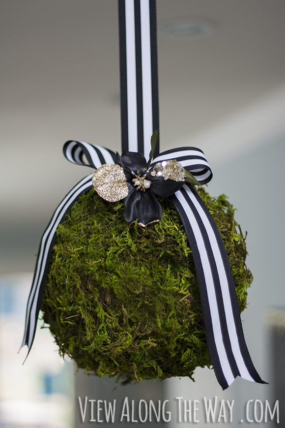 DIY mossy kissing ball