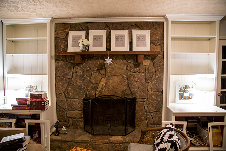 Empty bookshelves: how to arrange books on a shelf