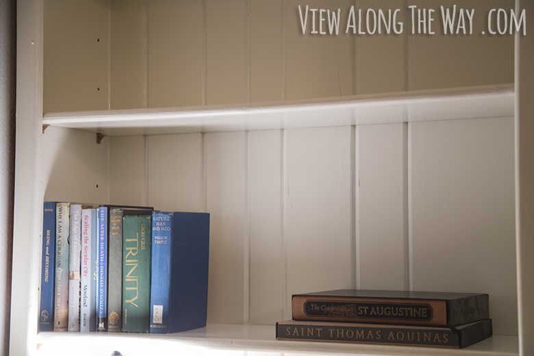 How to arrange books on shelves like a designer